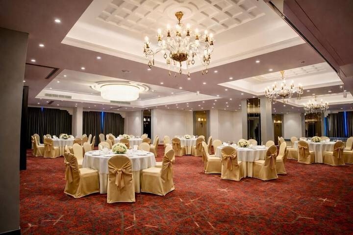 Ballroom/Hall 65 of 70