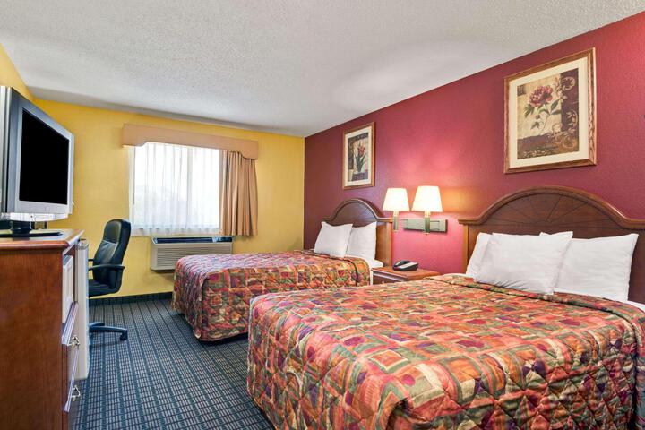 2 Double Beds (9 of 11)