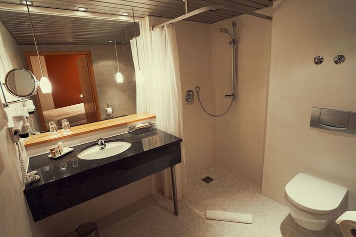 Room 65 of 105