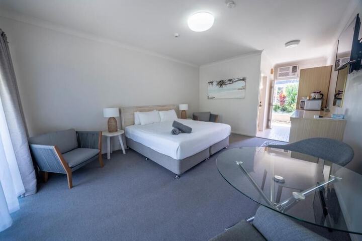 Room 2 of 38
