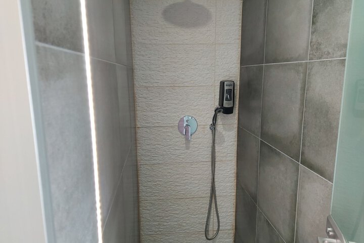 Room 66 of 106