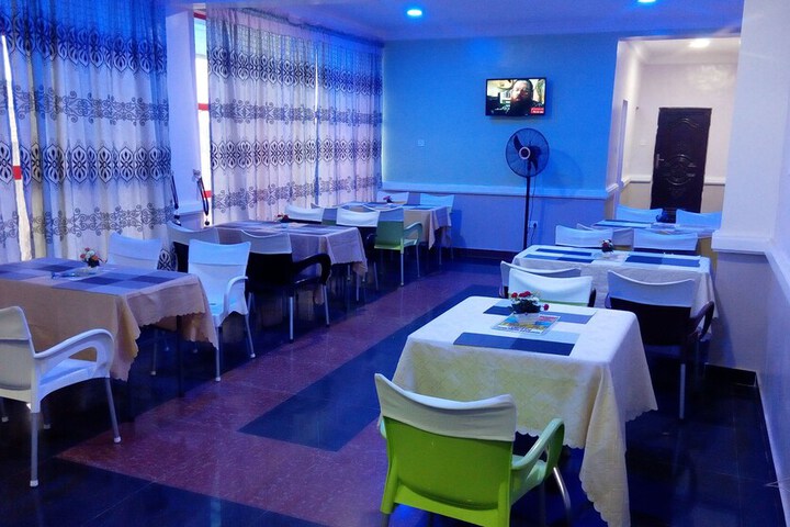 Dining 13 of 14
