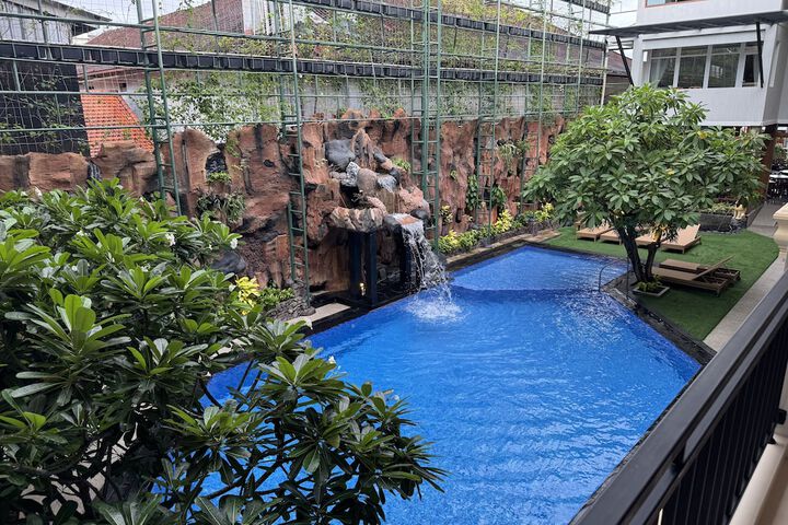 Pools & Facilities