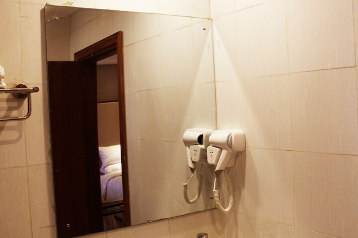 Room 67 of 102