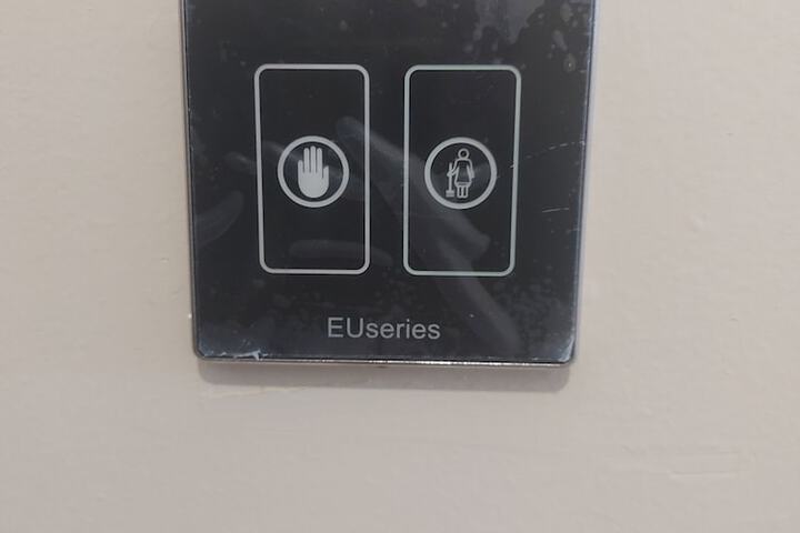 Room 19 of 106