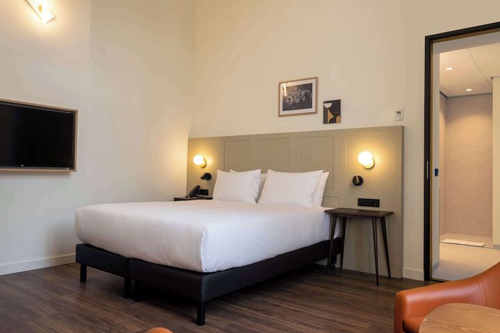 Room 14 of 82