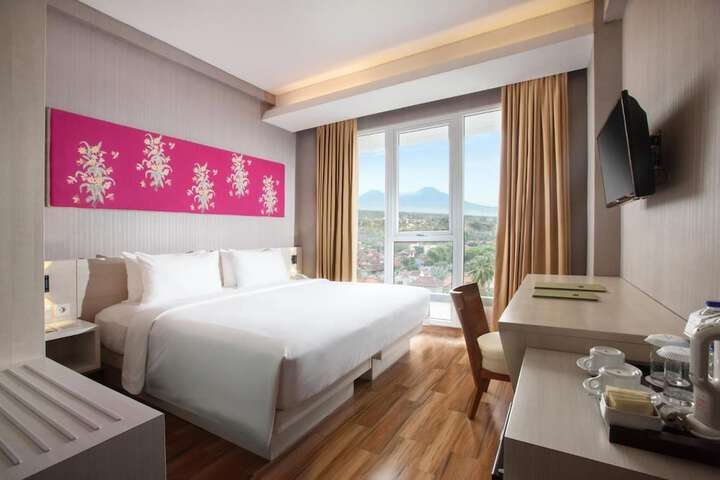 Room 4 of 33