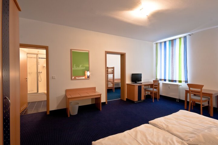 Room 6 of 44