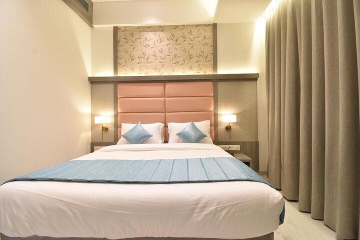 Room 9 of 25
