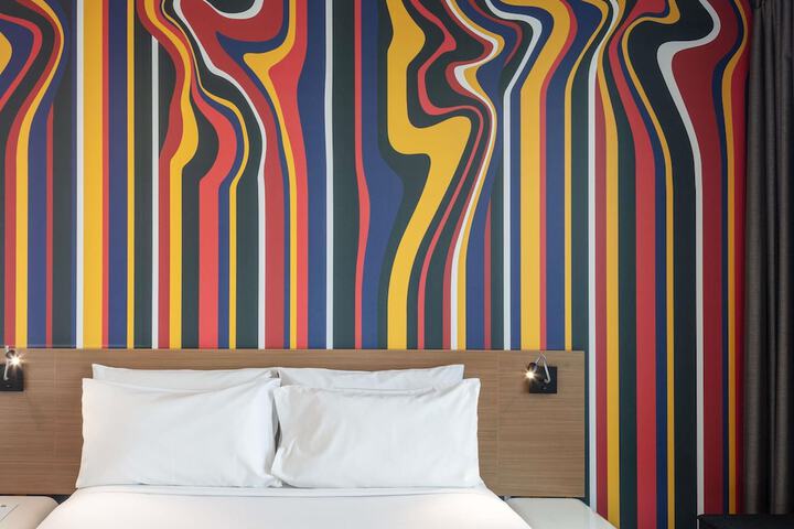 Room 33 of 128