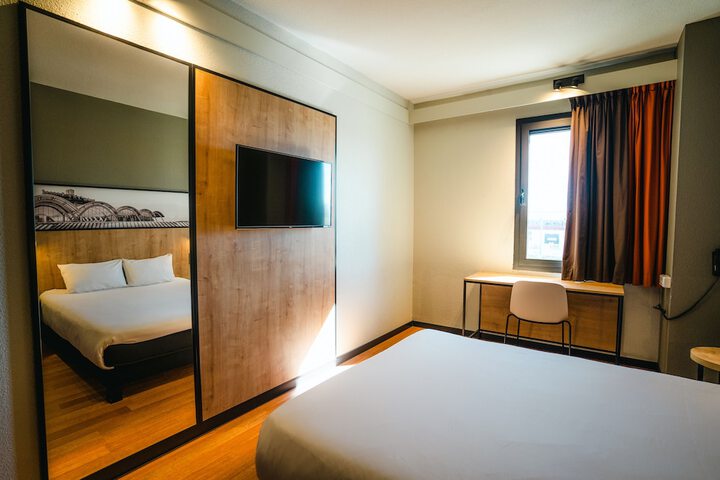 Room 13 of 120