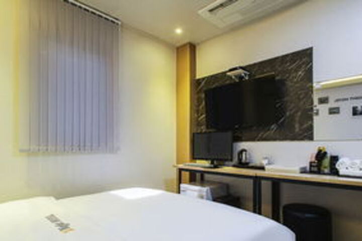Room 21 of 30