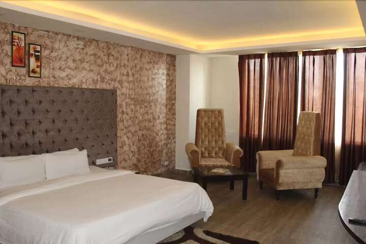 Room 4 of 35