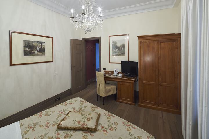 Room 6 of 60