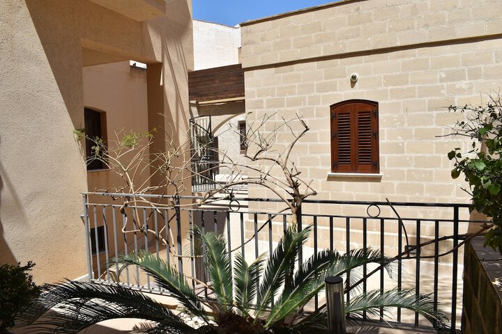 Hotel Exterior 41 of 49