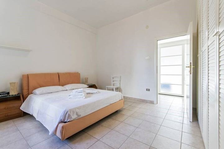 Room 2 of 8