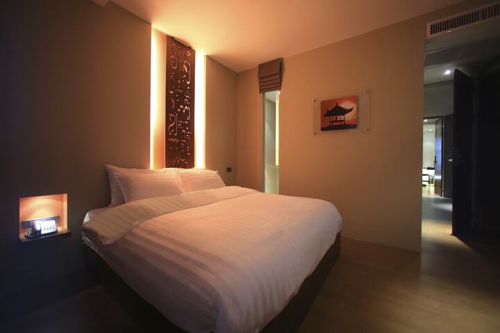 Room 7 of 34