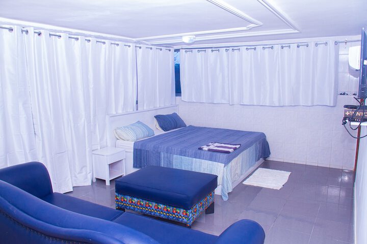 Room 6 of 16