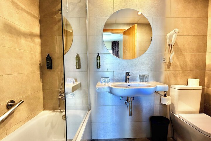 Room 14 of 21