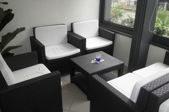 Lounge 11 of 16