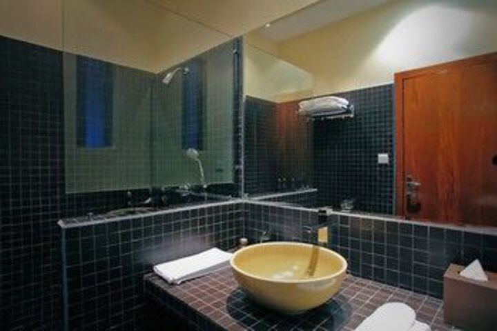 Room 7 of 73