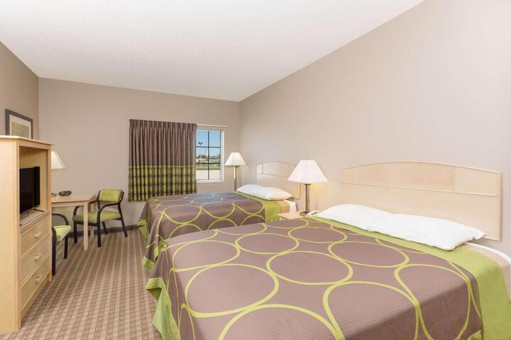1 Queen Bed Accessible Room (2 of 10)