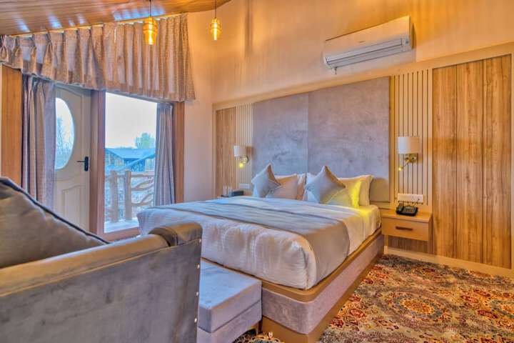 Room 20 of 38