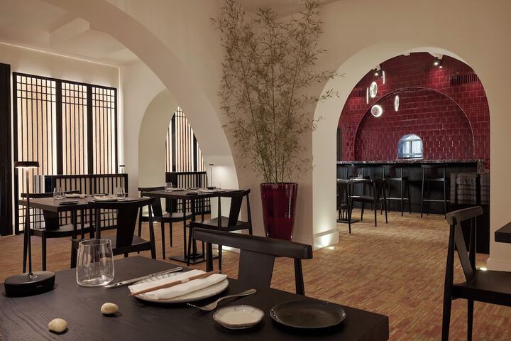 Dining 140 of 161