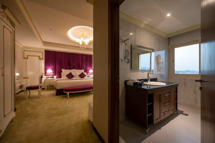 Room 29 of 76