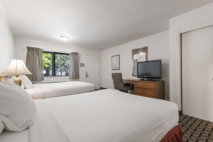 Studio Queen Size Bed (30 of 39)