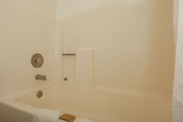 Room 33 of 74