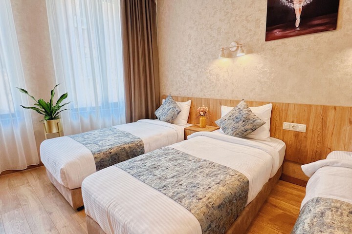 Room 33 of 71