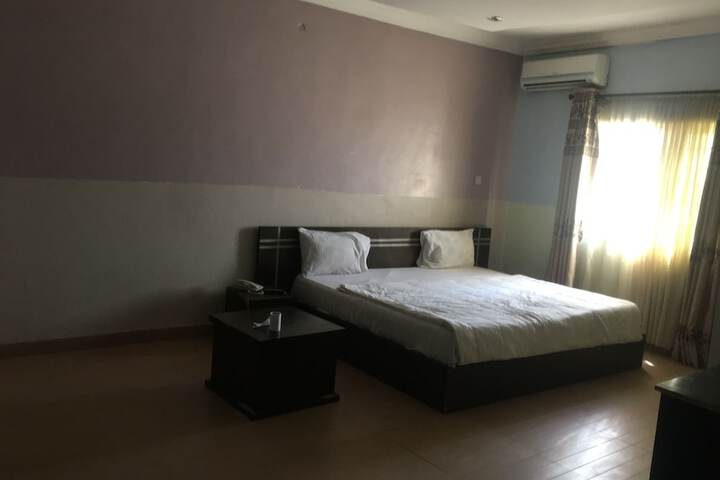 Room 9 of 17