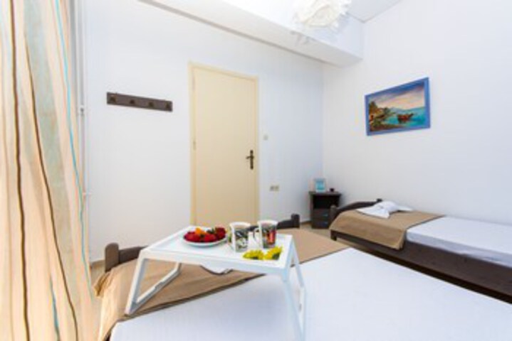 Room 52 of 63