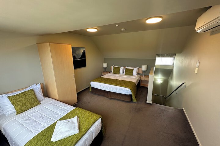 Room 16 of 38