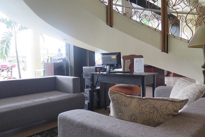 Entrance & Lobby