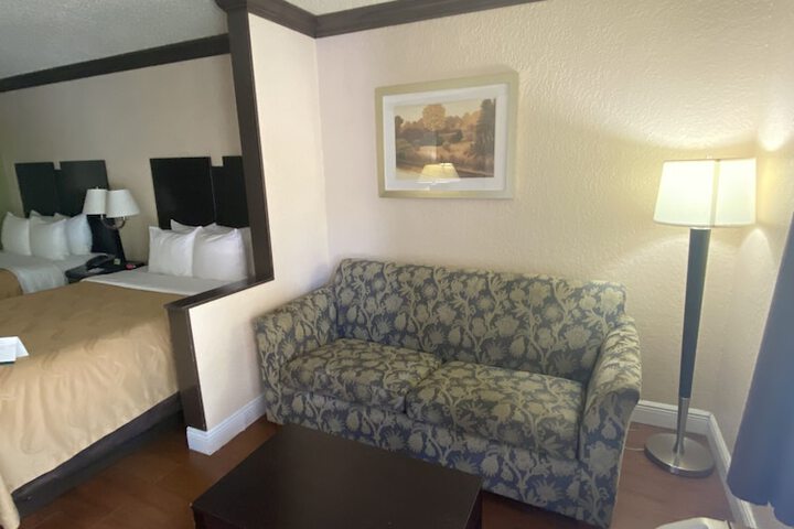 1 Queen Bed (8 of 14)