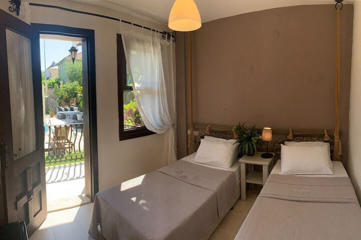 Room 7 of 40