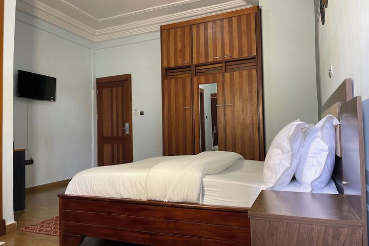 Room 17 of 124