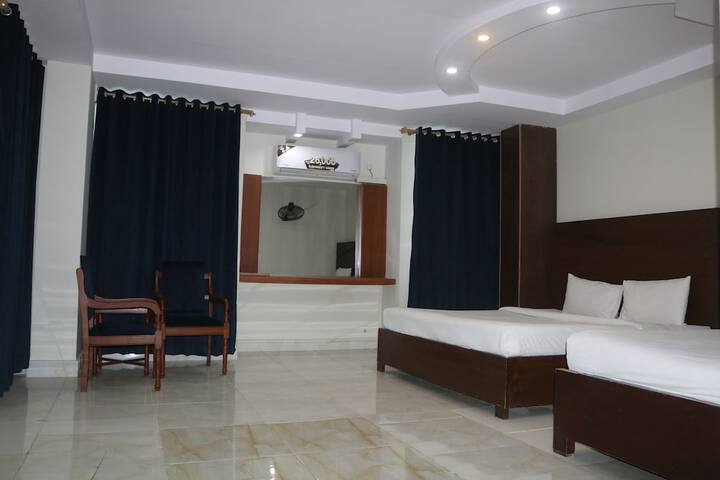 Room 8 of 14