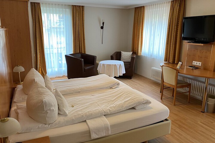 Room 6 of 81