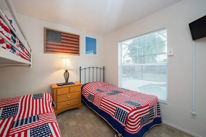 Room 5 of 16