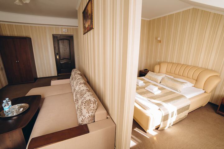 Room 34 of 111