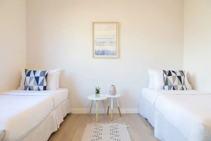 Room 3 of 16