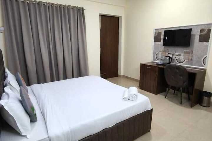 Room 8 of 34