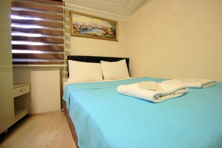 Room 7 of 11