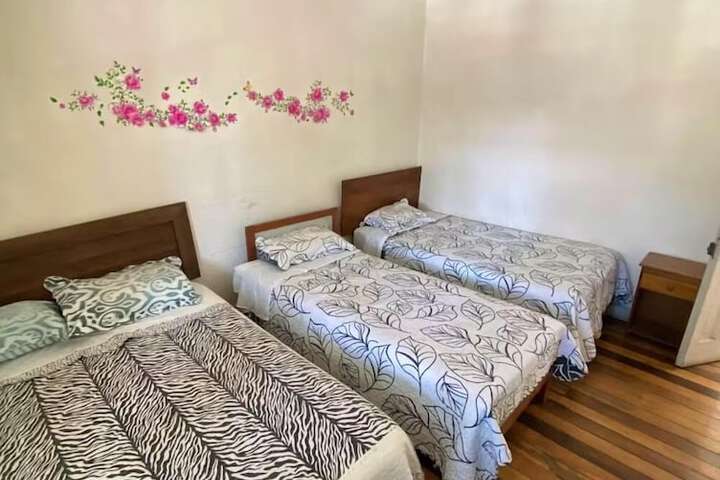Room 4 of 33