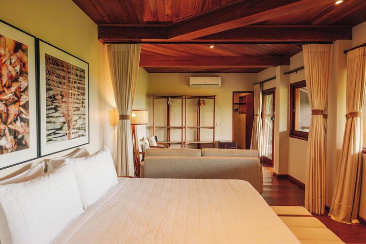Room 25 of 76