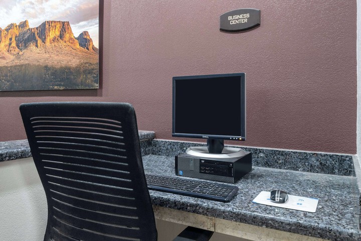 Business Center 26 of 33