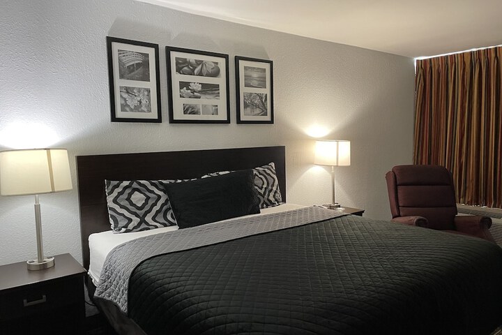 1 King Bed (1 of 5)